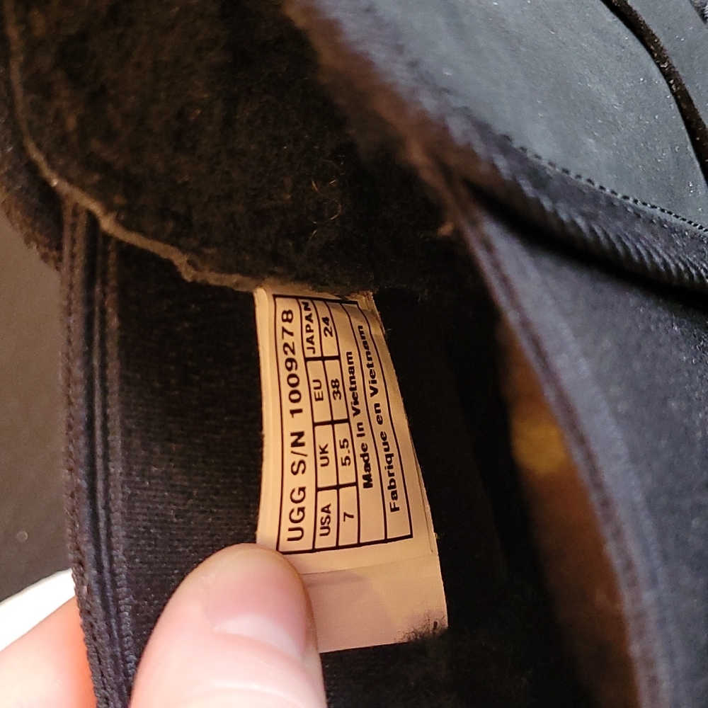 NWOB UGG black Glen boots - Picture 6 of 6